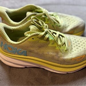 HOKA  Clifton 9 Lightweight Lime Green Running Shoes